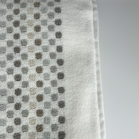 Common Thread Bath Towel Set Cream Gray Tan Dot Striped 100% Cotton 2 pc NEW - Picture 4 of 8